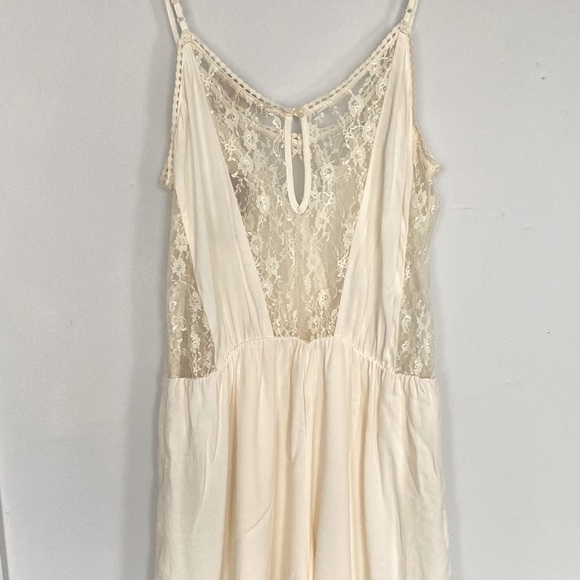 🌻Cream romper with Lace and Chiffon detail Size L - Picture 6 of 7